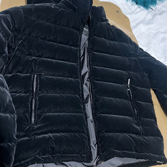 This is emporio jacket got as a gift near even a time weared - Picture 4 of 5